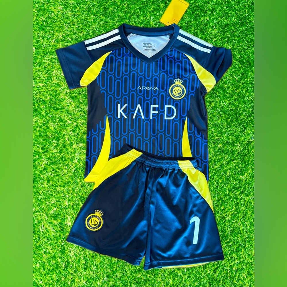 Blue Ronaldo Al Nassr Kids Soccer Jersey Set NWT - Picture 4 of 4
